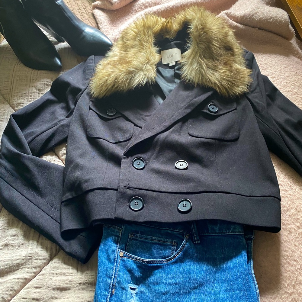 Loft jacket with detachable fur collar, size M.